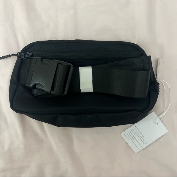 Lululemon Everywhere Belt Bag in Black - Picture 4 of 5